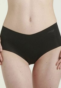 Schwarze Hipster-Unterhosen aus glattem Stoff, mit nahtlosem Design und dezentem Logo. Mittelhoher Schnitt mit voller Abdeckung.