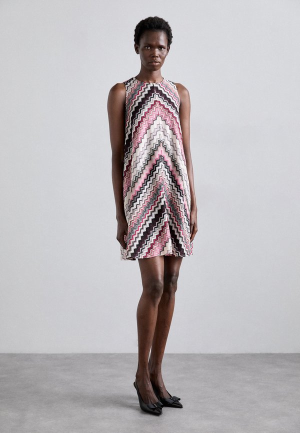 SLEEVELESS SHORT DRESS - Strickkleid