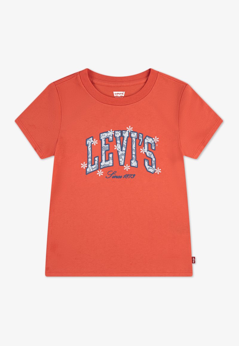 Κόκκινη βαμβακερή μπλούζα με κοντά μανίκια και στρογγυλή λαιμόκοψη, διακοσμημένη με μπλε και λευκό γραφικό στοιχείο "LEVI'S" και λουλουδάτες λεπτομέρειες.