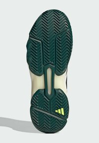 Semelle extérieure en caoutchouc vert avec un motif en chevrons, mettant en avant une accentuation jaune et une rainure centrale pour plus de flexibilité. Fini durable et texturé.