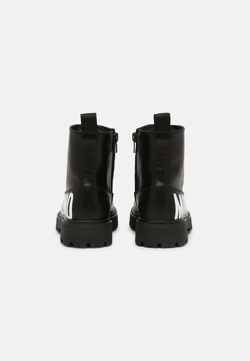 Kinder Bekleidung | MOSCHINO UNISEX Schnürstiefelette black/schwarz - HY34997 Kinder Bekleidung | MOSCHINO UNISEX Schnürstiefelette black/schwarz - HY34997