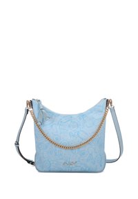 Borsa a mano azzurro chiaro con motivo a biglietto in rilievo, accentuata da una catena dorata, texture liscia e tracolla removibile. Forma arrotondata con chiusura a zip.