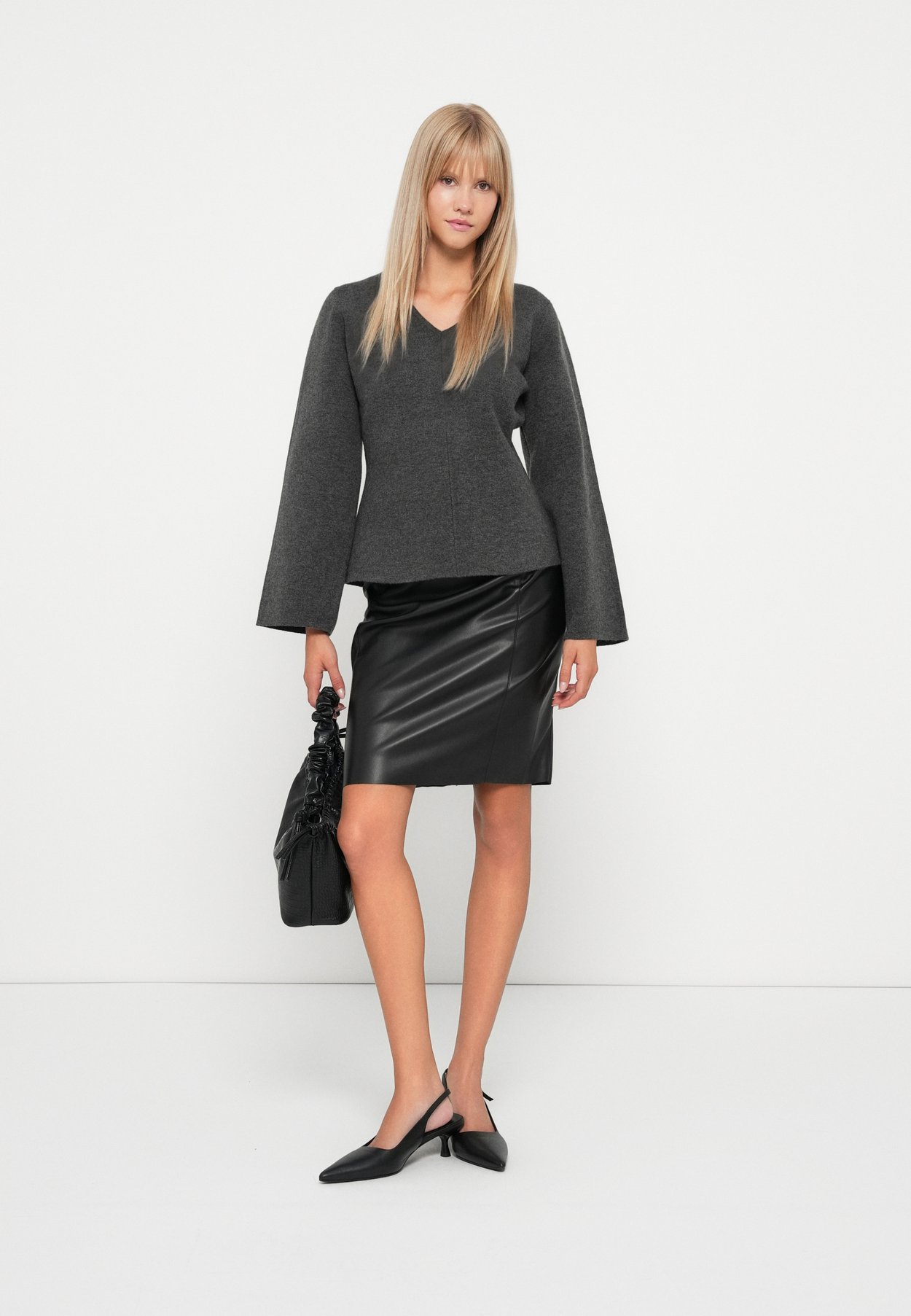 ONLSERENA V NECK