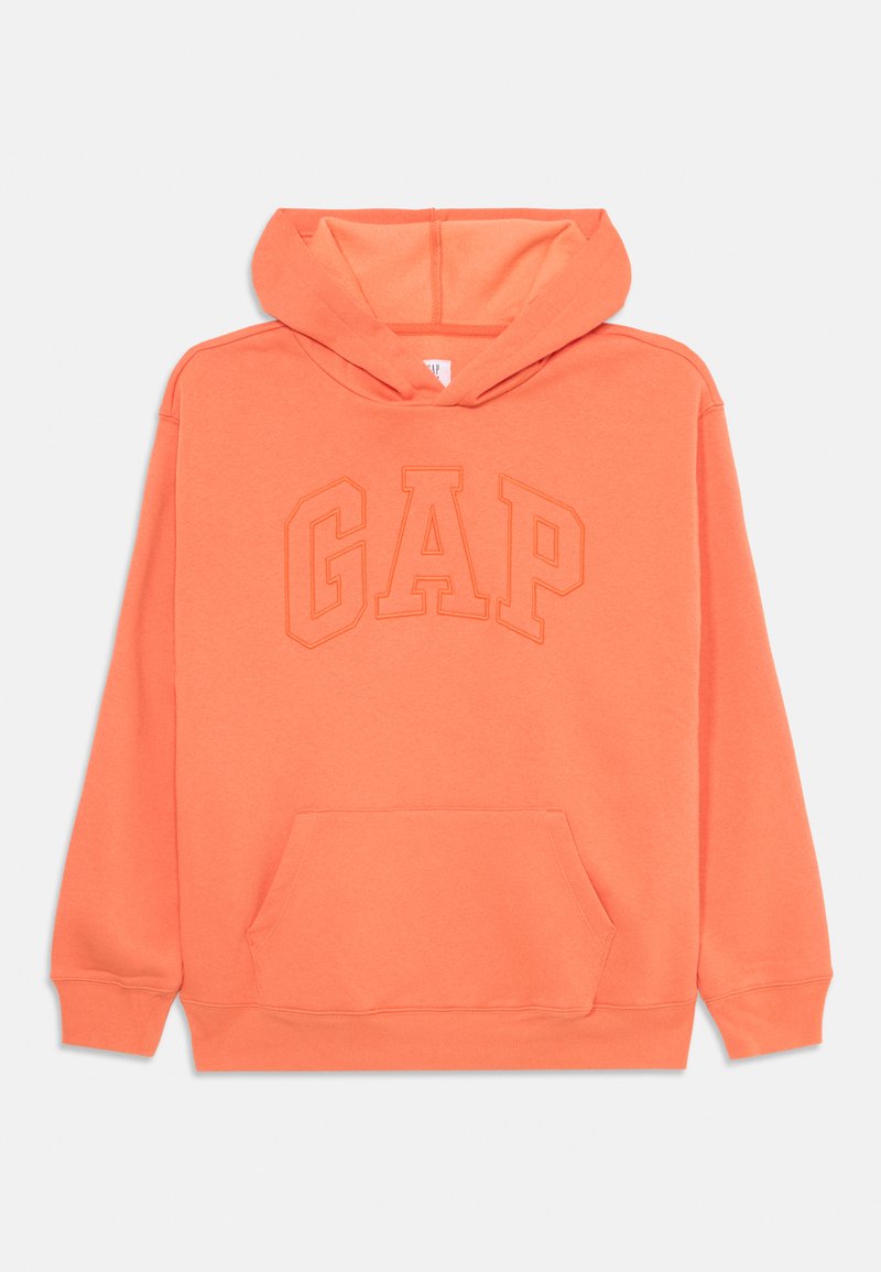 Felpa arancione con tasca a canguro frontale e cappuccio con cordino. Presenta il logo "GAP" in rilievo dello stesso colore sul petto. Tessuto morbido.