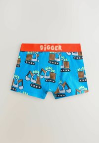 Boxers bleus pour garçons avec un motif de camion benne brun et noir et une ceinture rouge portant l'inscription « DIGGER ».