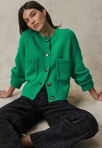 Next POCKET - Neuletakki - bright green