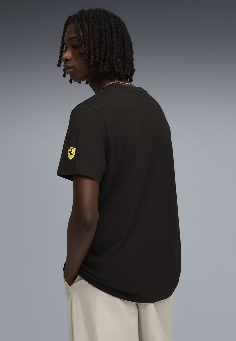 Puma SCUDERIA FERRARI TONAL SHIELD - Triko s potiskem - black