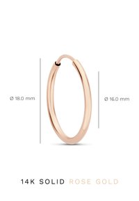 14 karaat massief roségouden creolen oorbel met een gladde, gepolijste afwerking. Afmetingen: Ø 18,0 mm en Ø 16,0 mm. Ronde vorm met een naadloos ontwerp.