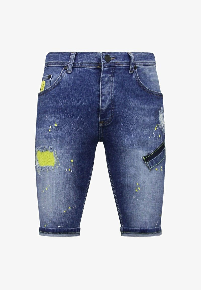 Denim shorts in medium blue met distressed details, gele verfsproeien en een accent op de zak. Voorzien van een knoop- en ritsluiting.