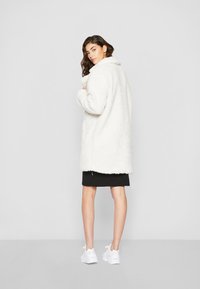 Urban Classics Curvy Cappotto invernale - whitesand