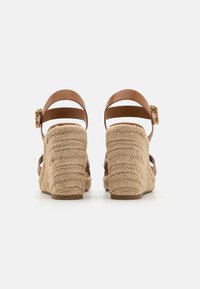 Tommy Hilfiger WEDGE  - Sandali con zeppa - cognac brown