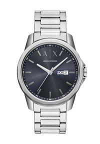 Reloj de acero inoxidable con un dial azul oscuro, marcadores de hora plateados, pantalla de fecha y una pulsera de eslabones de metal cepillado. Diseño de caja redonda.