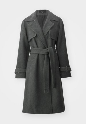 Šedý vlněný trenčkot s páskem v pase, vystuženým límcem a dlouhými rukávy s poutky. Obsahuje kontrastní švy a rovný střih.