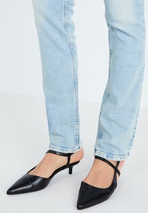 BRYNIE - Klassikalised kontsakingad - black