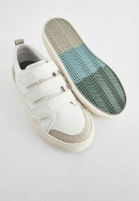 Next FASTENING FIT - Skor med kardborreknäppning - white