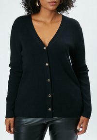 Maison Form'elle Gilet - black