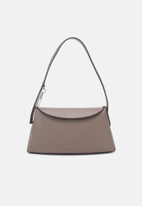 Calvin Klein SOFT SCULPT SHOULDER BAG - Kabelka - cinder