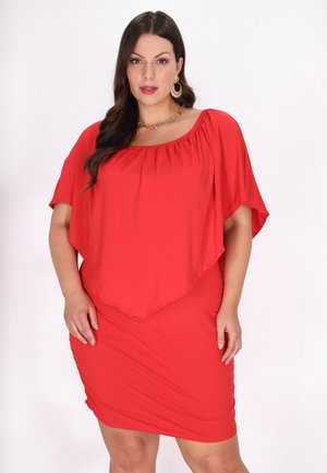 Rotes Kleid mit einem fließenden, capeähnlichen Oberteil und einem enganliegenden Rock. Hergestellt aus glattem Stoff, mit einem Rundhalsausschnitt und kurzen Ärmeln.