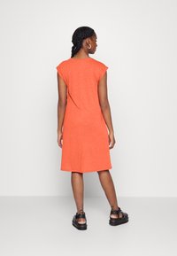 Vero Moda Petite VMJUNE KNEE DRESS - Vestido de dia - spicy orange