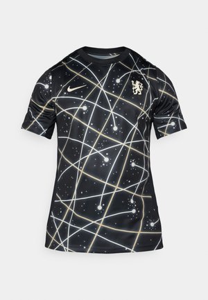 Nike sports t-shirt i sort, med et galakse mønster i hvid og guld linjer, korte ærmer og et løve skjold på brystet.