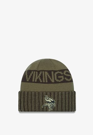 Gestrickte Mütze in Olivgrün mit einem braunen Band, das den Text "VIKINGS" trägt. Enthält ein auf die Vorderseite gesticktes Wikinger-Logo.