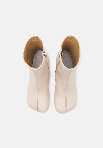 MM6 Maison Margiela BOOT - Klassikalised poolsaapad - sandshell