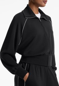 OYSHO Felpa con zip - black