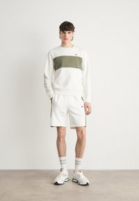 Lacoste UNISEX - Športni pulover - flour/oliv