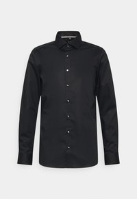 Chemise noire à manches longues avec boutons, fabriquée en tissu lisse, dotée d'un col classique et de cinq boutons sur le devant, avec un léger brillant.
