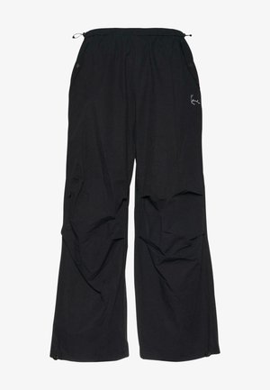 Čierne, voľné nohavice s elastickým pásom, dvoma bočnými vreckami a decentne vyšitým logom na prednej strane. Ľahký materiál.