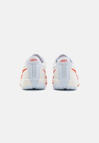 Nike Performance GT CUT ACADEMY - Basketsko - summit white/metallic silver/picante red