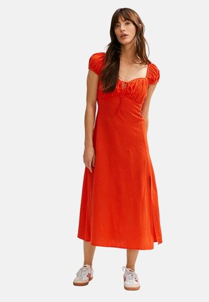 PETITE FIT - PUFF SLEEVE - Päevakleit - bright red