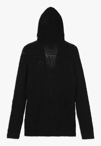 Czarny, dziany sweter z kapturem i długimi rękawami, z teksturowanymi wzorami oraz otwartym splotem na plecach.