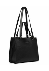 Sac fourre-tout en cuir noir avec une forme structurée, doté de deux longues poignées et de quincaillerie en tonalité argentée. Logo de la marque embouti à l'avant.