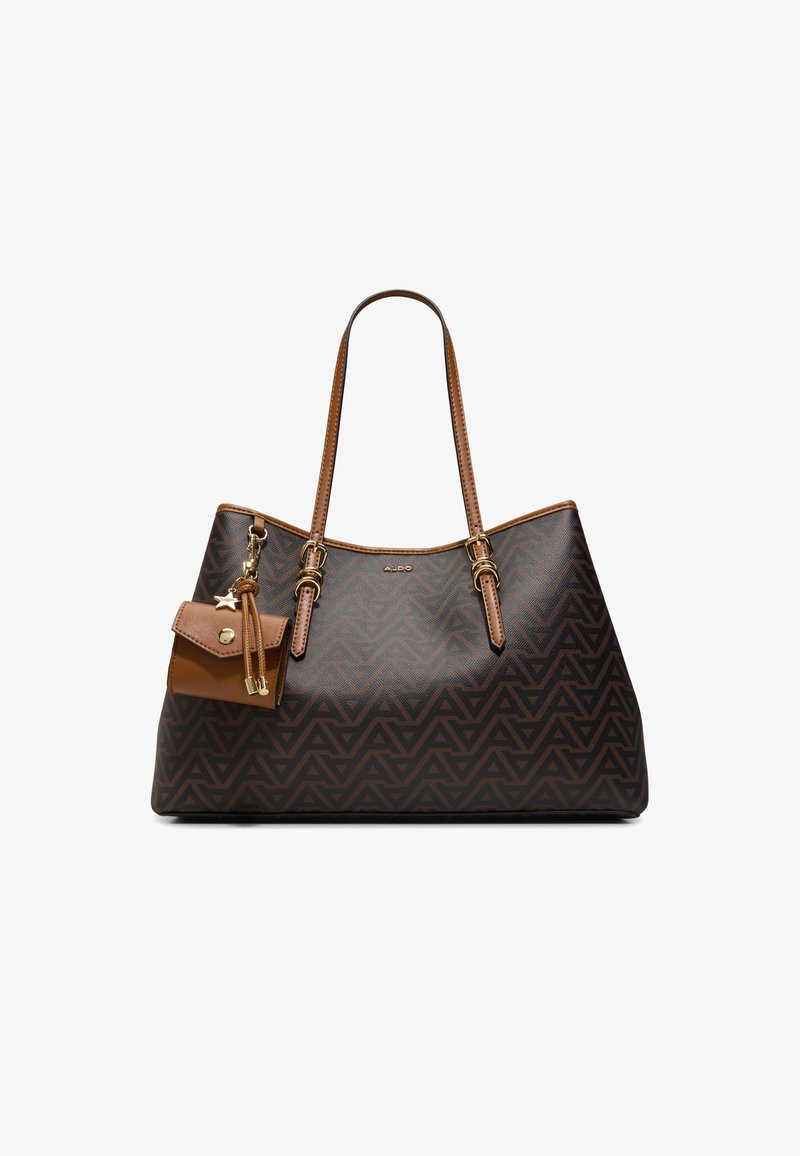 Sac fourre-tout marron et noir avec un motif géométrique, deux bretelles d'épaule, des ferrures dorées, et une petite pochette attachée avec un charme en forme d'étoile.