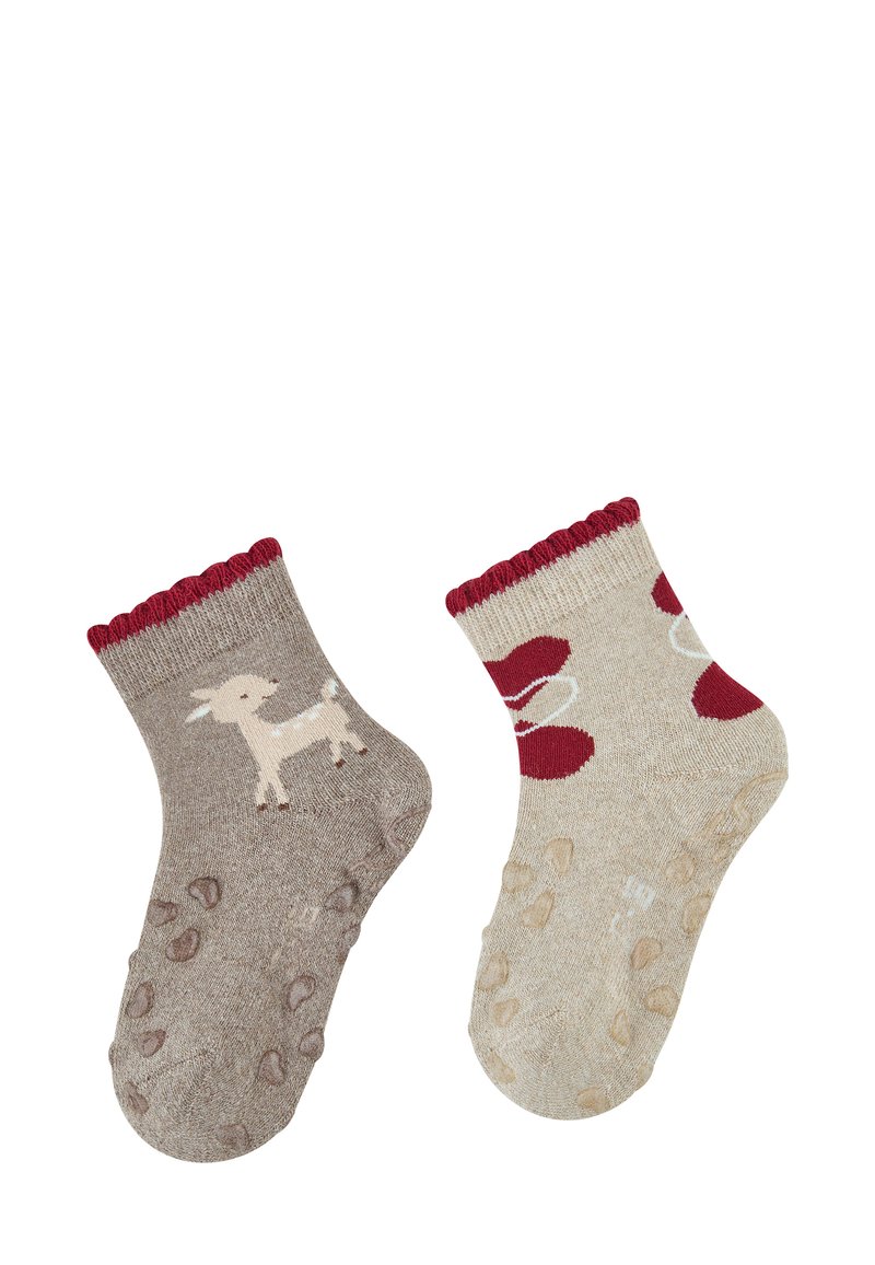 Stricksocken in hellbraun mit einem Ziegenmotiv und in beige mit roten Herzmustern. Beide haben rutschfeste Sohlen.