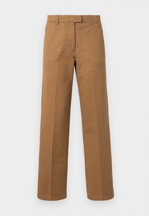 Pantalons marron à jambes droites avec passants de ceinture, fermeture éclair à l'avant et pli au centre de chaque jambe sur un fond blanc.