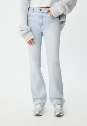 Stradivarius BEQUEME - Jeans Bootcut - blue denim