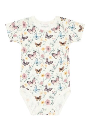 Weißer Babystrampler mit kurzen Ärmeln und Druckknopfverschluss, verziert mit mehrfarbigen Schmetterlingen sowie kleinen rosa und gelben Blumenmustern.