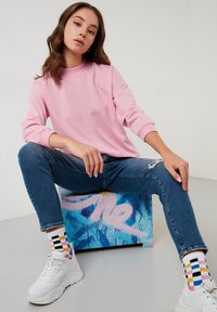 LELA HIGH COLLAR  - Mikina - pink