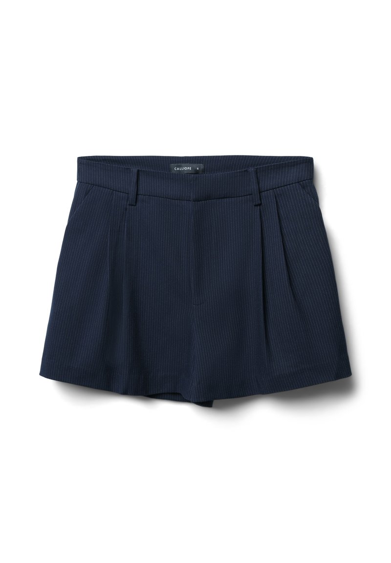 Pantaloni corti blu navy realizzati in tessuto testurizzato, caratterizzati da pieghe, passanti per cintura e una vestibilità dritta. Progettati con sottili righe verticali per dettagli.