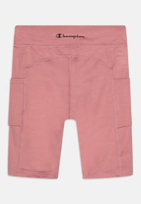 Shorts de sport roses avec une taille élastique et des poches latérales, fabriqués à partir d'un tissu lisse et extensible. Présente un logo Champion sur la taille.
