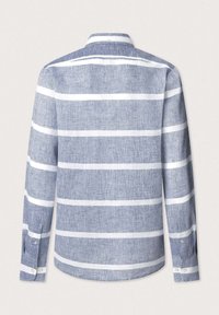 Gestreepte button-up shirt in blauw en wit. Gelaagd stof met lange mouwen, klassieke kraag en een afgeronde zoom. Bevat witte streepaccenten.