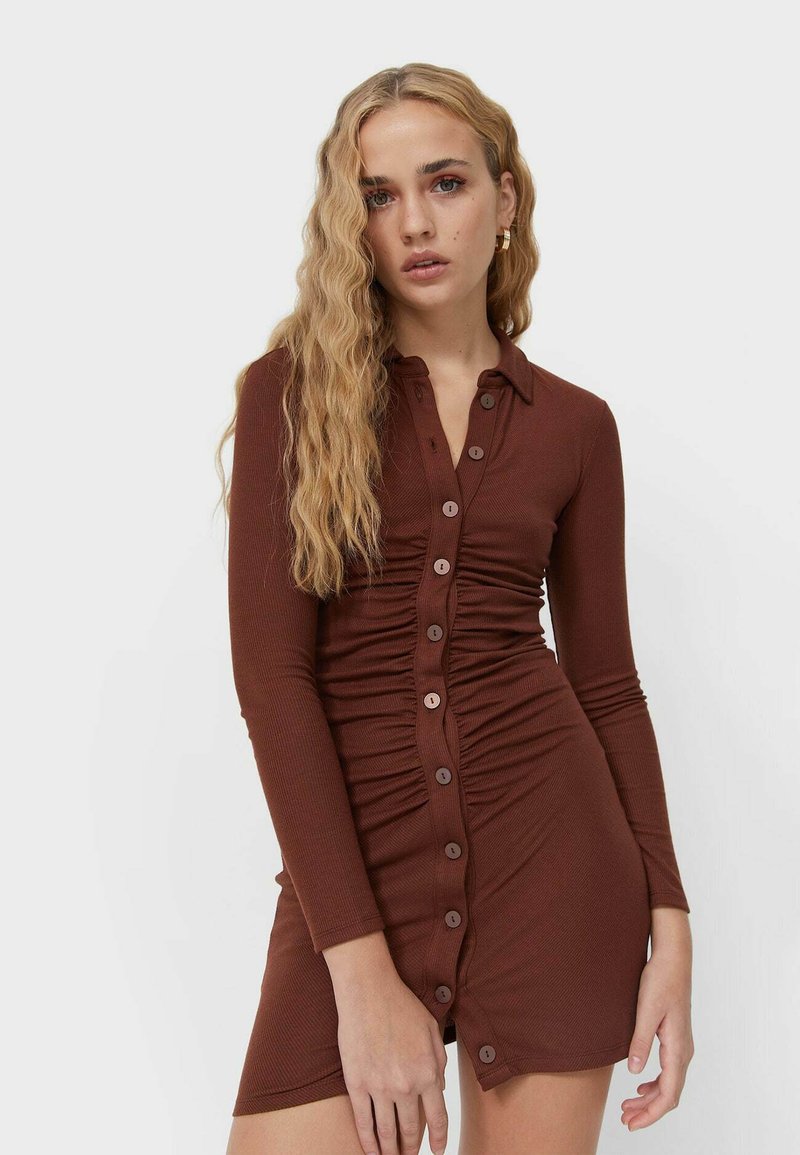Damen Kleider | Stradivarius MIT RAFFUNGEtuikleidbrown/braun - NY33587 Damen Kleider | Stradivarius MIT RAFFUNGEtuikleidbrown/braun - NY33587