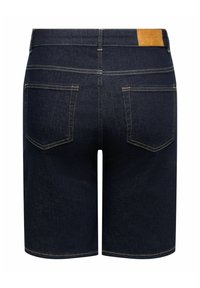 Tmavomodré rifle krátke nohavice po kolená s dvoma zadnými vreckami a hnedou koženou značkovou štítkou na opasku.