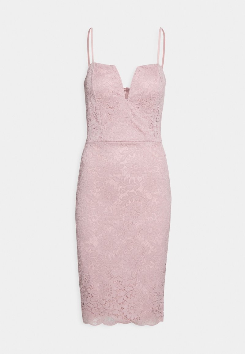Robe midi en dentelle rose clair avec fines bretelles et décolleté en V profond, ornée de motifs floraux et à la silhouette ajustée.