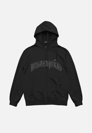 Hoodie zippé noir en tissu doux, avec une poche kangourou sur le devant et un texte graphique gris foncé sur la poitrine.