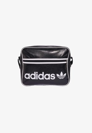 Schwarze synthetische Tasche mit weißem Adidas-Logo, horizontalem Reißverschlussfach und weißen Paspeln. Rechteckige Form mit glatter Textur.