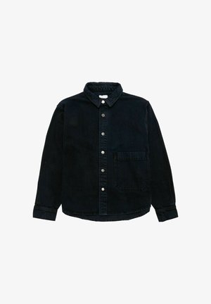 Veste en jean noire boutonnée, manches longues, col et une grande poche frontale unique côté gauche.