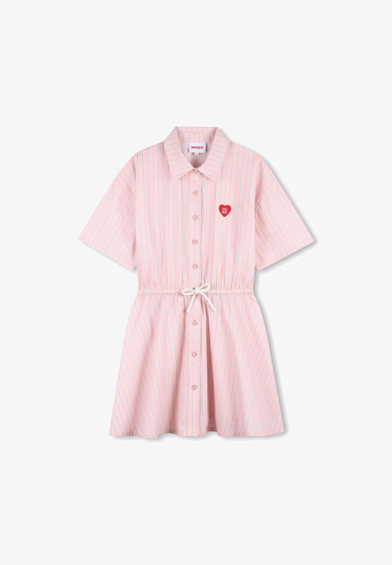 Φόρεμα με κουμπιά, κοντομάνικο, σε ροζ χρώμα με μπλε ρίγες. Λάστιχο στη μέση με κορδόνι και κόκκινη καρδιά στο αριστερό στήθος.